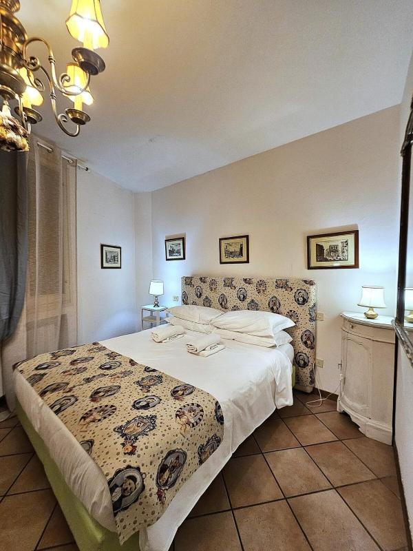 Bohemian POP apartment in the center - image 12