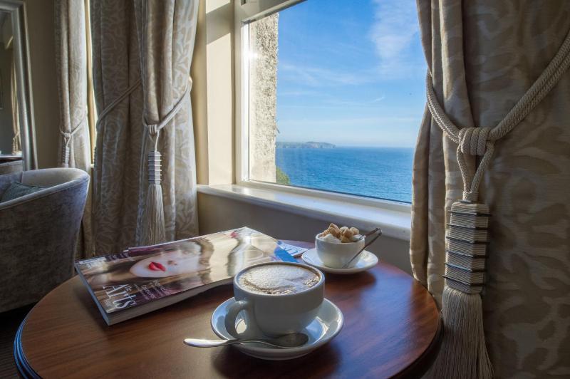 Deluxe Double or Twin Room with Sea View image 2
