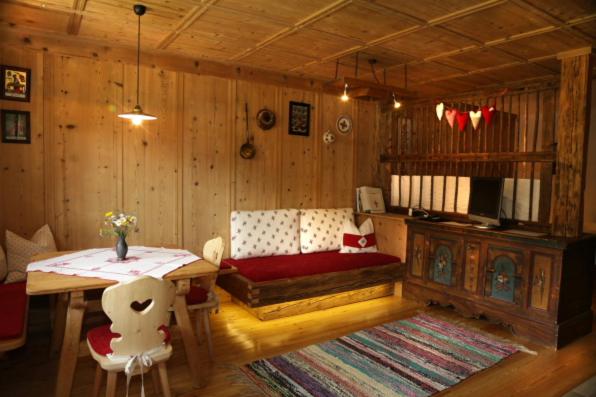 Comfort Two-Bedroom Apartment with Terrace image 4