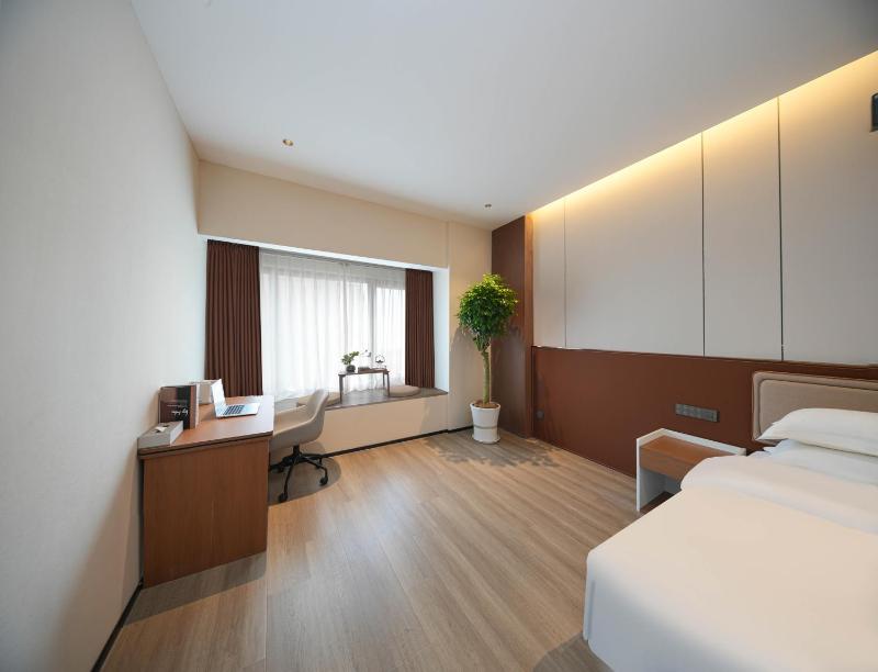 Leaf Hotel Qingdao Golden Sand Beach - image 8