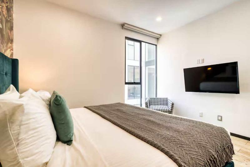 HOM Roma Double l Spacious 2 Bedroom in Mexico City - image 12