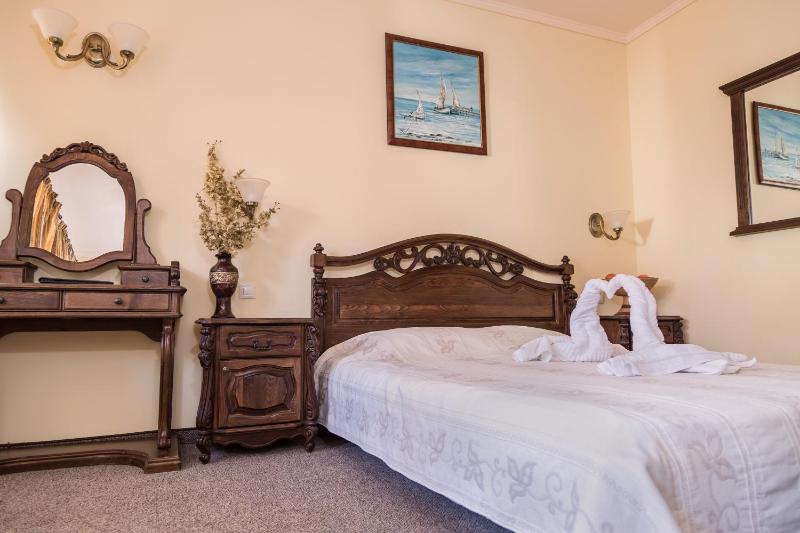 Double or Twin Room with Balcony - Sea View image 3