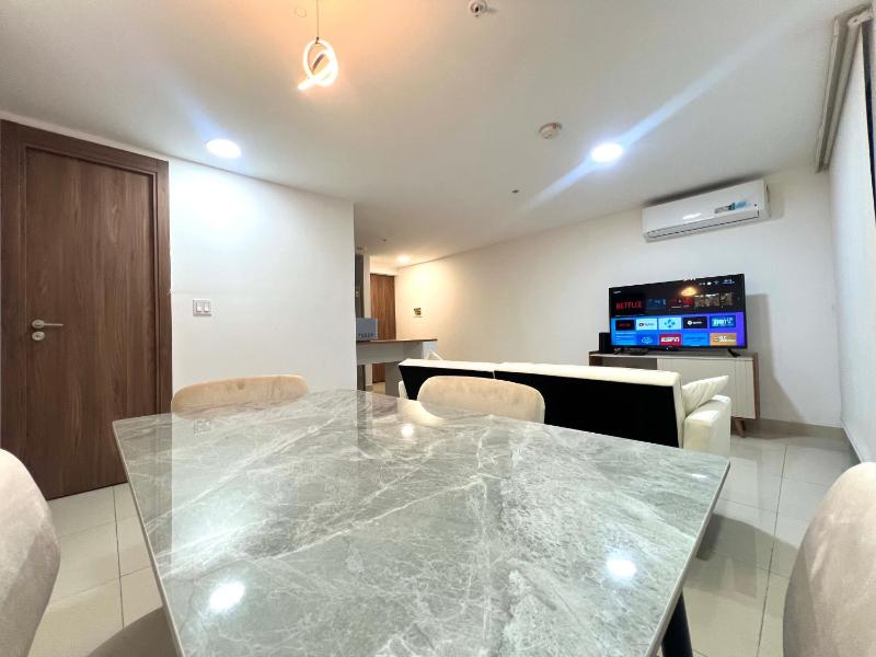 Luxury City View Apartments at WorldWide - image 1