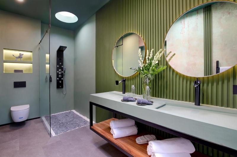 Canggu's Latest Showstopper Designers 7-Bed XXL Happy People Villa off Nelayan Beach - image 23
