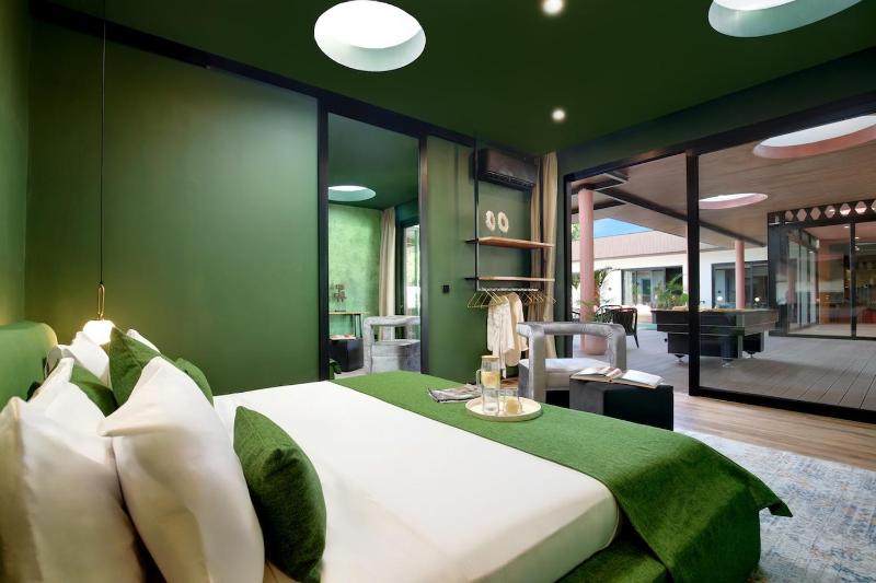 Canggu's Latest Showstopper Designers 7-Bed XXL Happy People Villa off Nelayan Beach - image 43