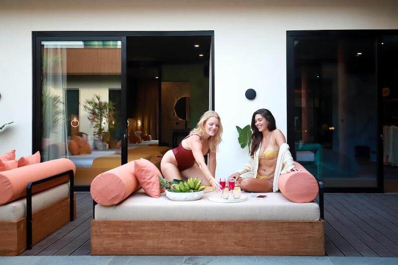 Canggu's Latest Showstopper Designers 7-Bed XXL Happy People Villa off Nelayan Beach - image 21