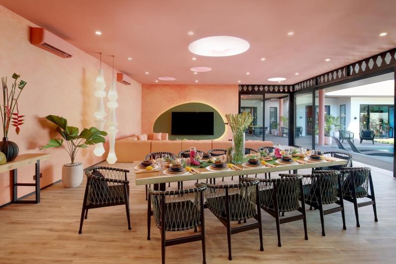 Canggu's Latest Showstopper Designers 7-Bed XXL Happy People Villa off Nelayan Beach - image 22