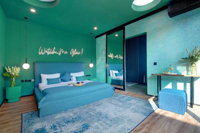 Canggu's Latest Showstopper Designers 7-Bed XXL Happy People Villa off Nelayan Beach - image 32