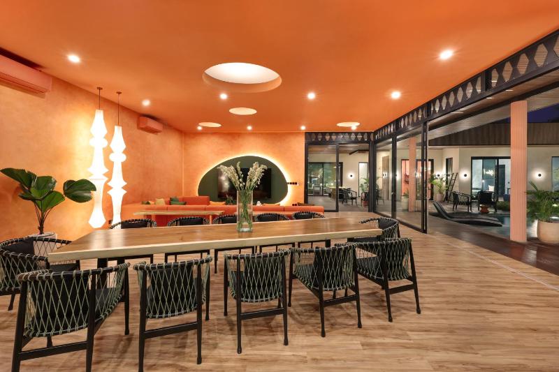Canggu's Latest Showstopper Designers 7-Bed XXL Happy People Villa off Nelayan Beach - image 36