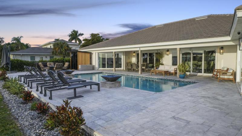 Villa Savona - A Luxurious Waterfront Wellness Retreat - image 36