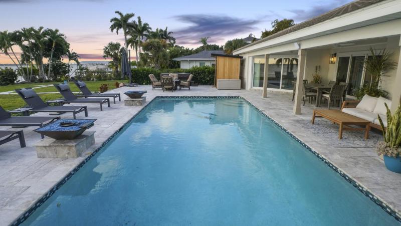 Villa Savona - A Luxurious Waterfront Wellness Retreat - image 28