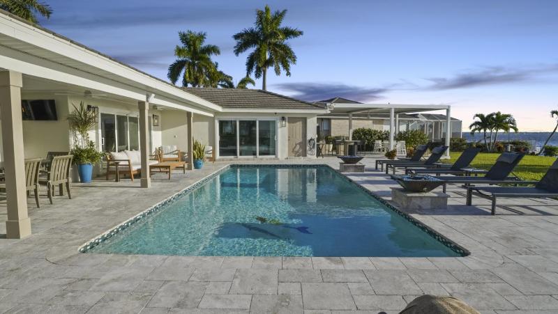 Villa Savona - A Luxurious Waterfront Wellness Retreat - image 32