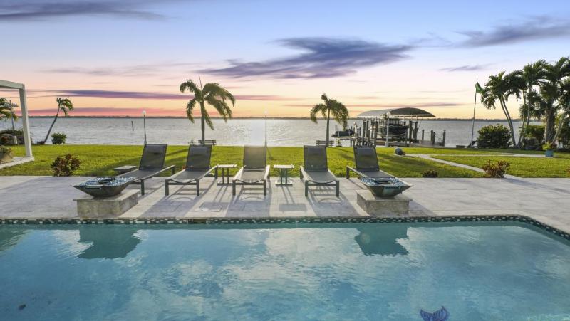Villa Savona - A Luxurious Waterfront Wellness Retreat - image 17