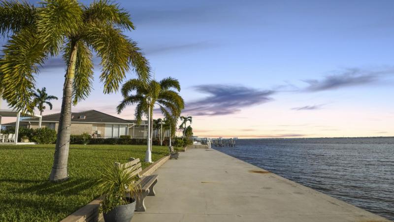 Villa Savona - A Luxurious Waterfront Wellness Retreat - image 22