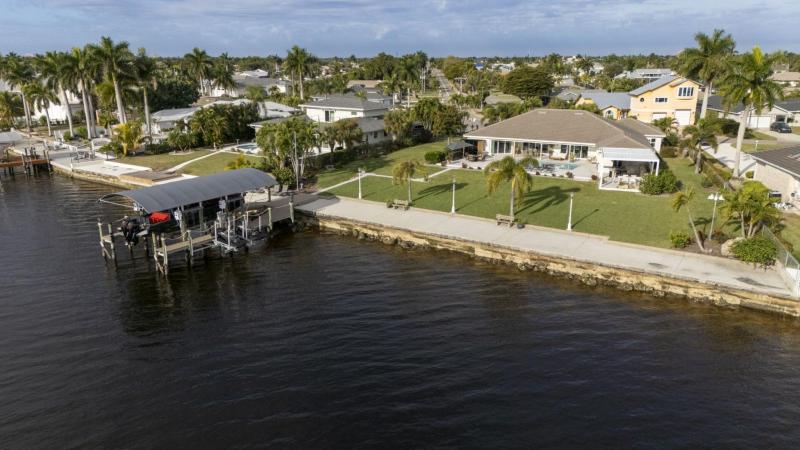 Villa Savona - A Luxurious Waterfront Wellness Retreat - image 50