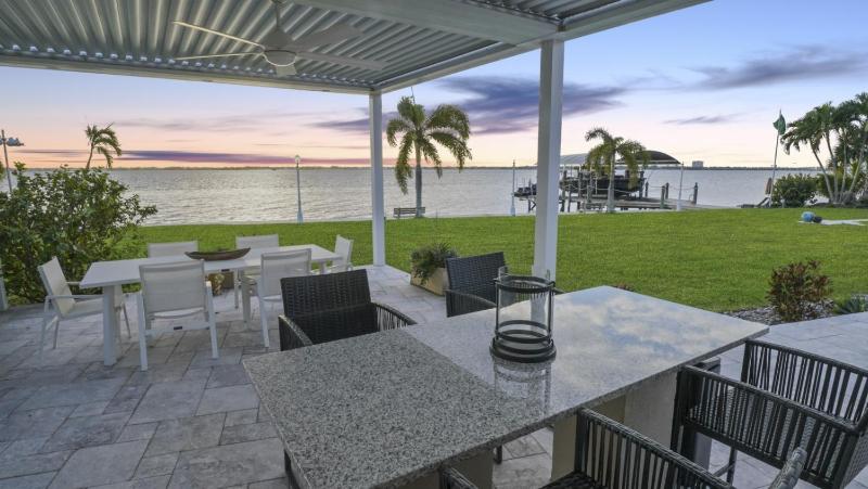 Villa Savona - A Luxurious Waterfront Wellness Retreat - image 11