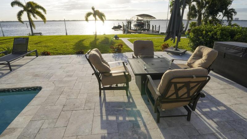 Villa Savona - A Luxurious Waterfront Wellness Retreat - image 8