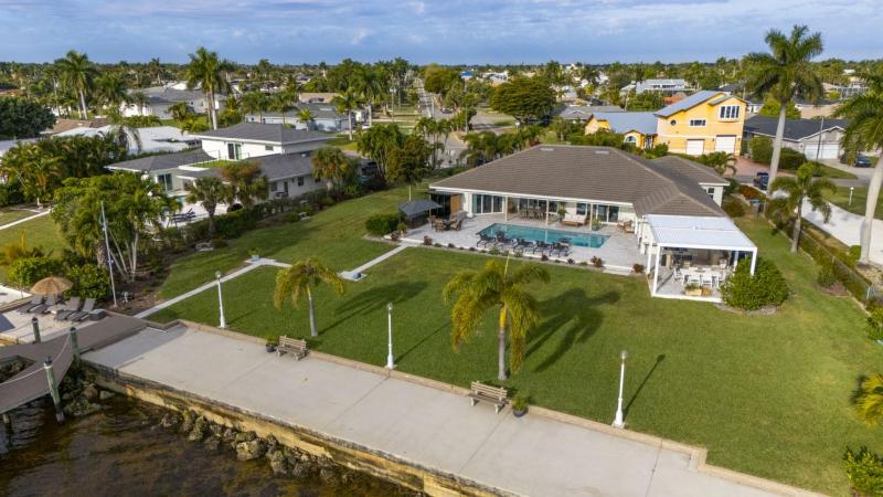 Villa Savona - A Luxurious Waterfront Wellness Retreat - image 9