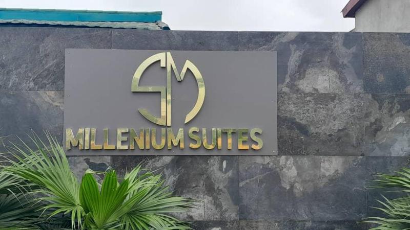 MILLENIUM SUITES - Piscine privée - image 11