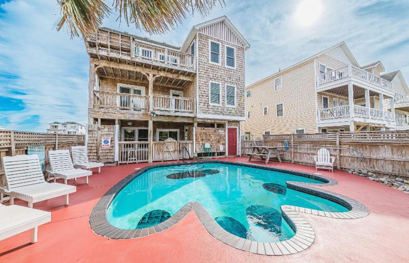 Happy Dog Days - Nags Head MP 11 Ocean View 50 Yds to Beach Elevator Pool Hot Tub Pets OK Flex Stays - image 1