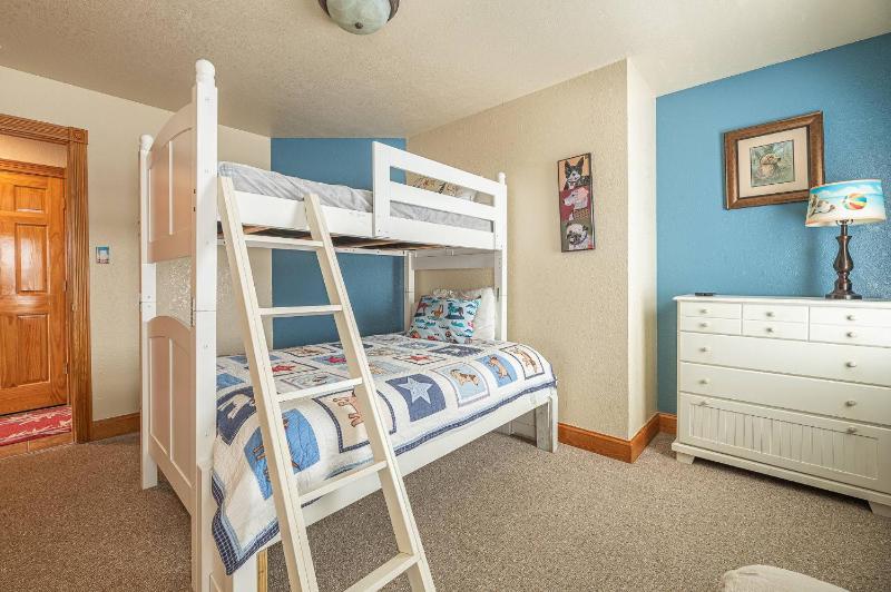 Happy Dog Days - Nags Head MP 11 Ocean View 50 Yds to Beach Elevator Pool Hot Tub Pets OK Flex Stays - image 31