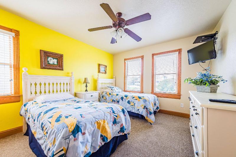 Happy Dog Days - Nags Head MP 11 Ocean View 50 Yds to Beach Elevator Pool Hot Tub Pets OK Flex Stays - image 21