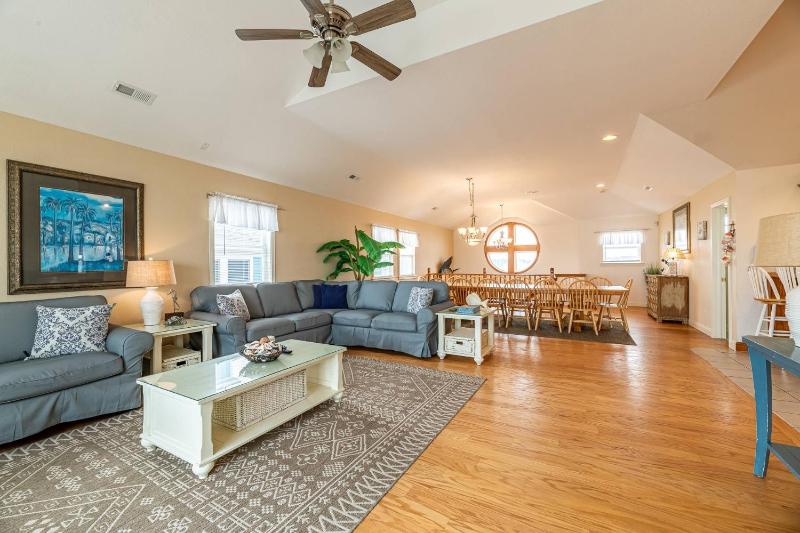 Serenity in Nags Head - MP 11 Oceanfront Ocean View Pool Hot Tub Pets OK YR Flex Stays - image 6