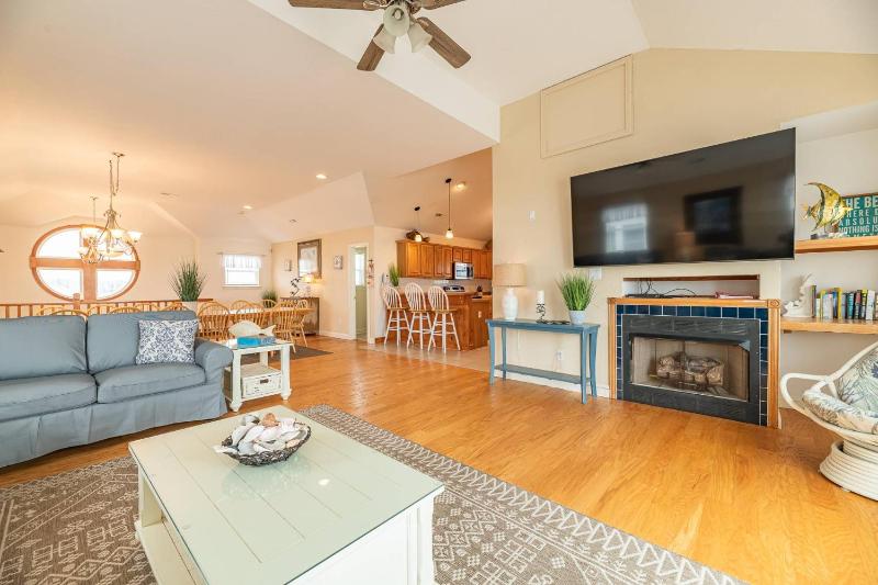 Serenity in Nags Head - MP 11 Oceanfront Ocean View Pool Hot Tub Pets OK YR Flex Stays - image 16