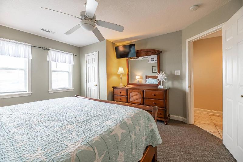 Serenity in Nags Head - MP 11 Oceanfront Ocean View Pool Hot Tub Pets OK YR Flex Stays - image 45
