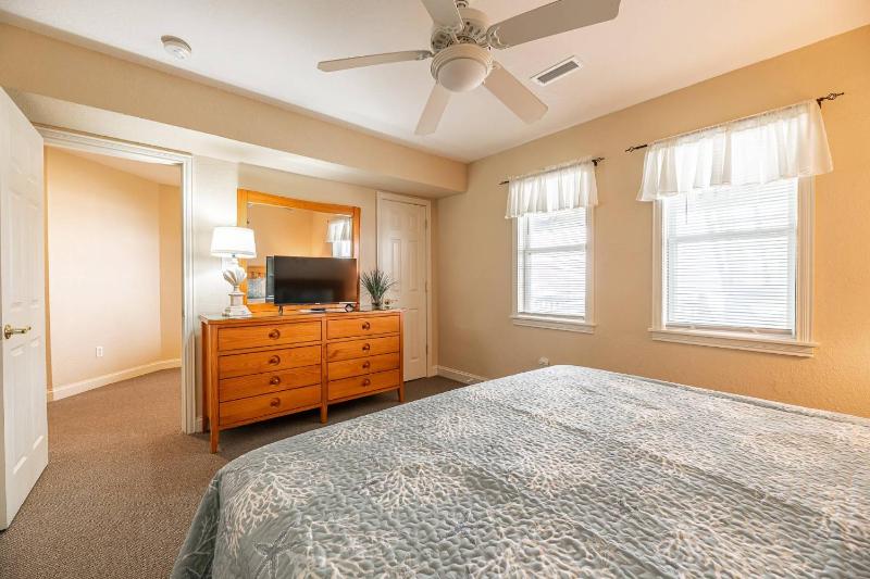 Serenity in Nags Head - MP 11 Oceanfront Ocean View Pool Hot Tub Pets OK YR Flex Stays - image 7