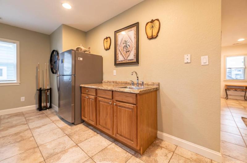 Serenity in Nags Head - MP 11 Oceanfront Ocean View Pool Hot Tub Pets OK YR Flex Stays - image 9