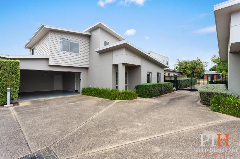 Townhouse with Shared Pool in Cowes - image 20