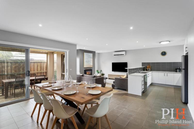 Townhouse with Shared Pool in Cowes - image 3