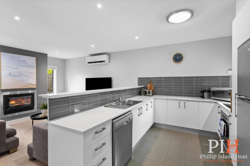 Townhouse with Shared Pool in Cowes - image 6