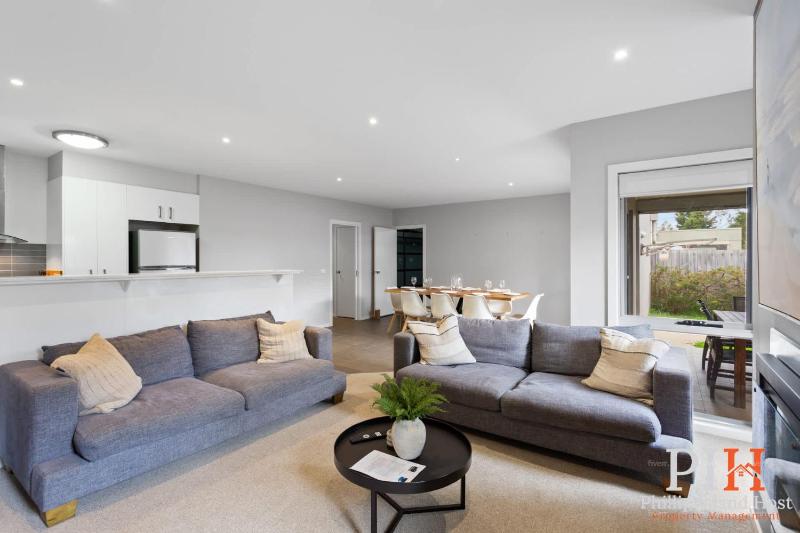 Townhouse with Shared Pool in Cowes - image 18