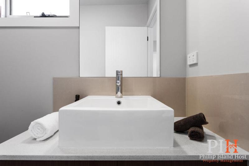 Townhouse with Shared Pool in Cowes - image 23