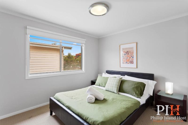 Townhouse with Shared Pool in Cowes - image 7