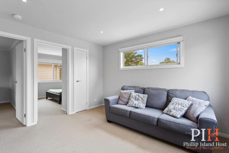 Townhouse with Shared Pool in Cowes - image 21