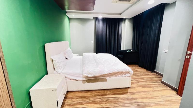 Pearl Continent Suites - image 3