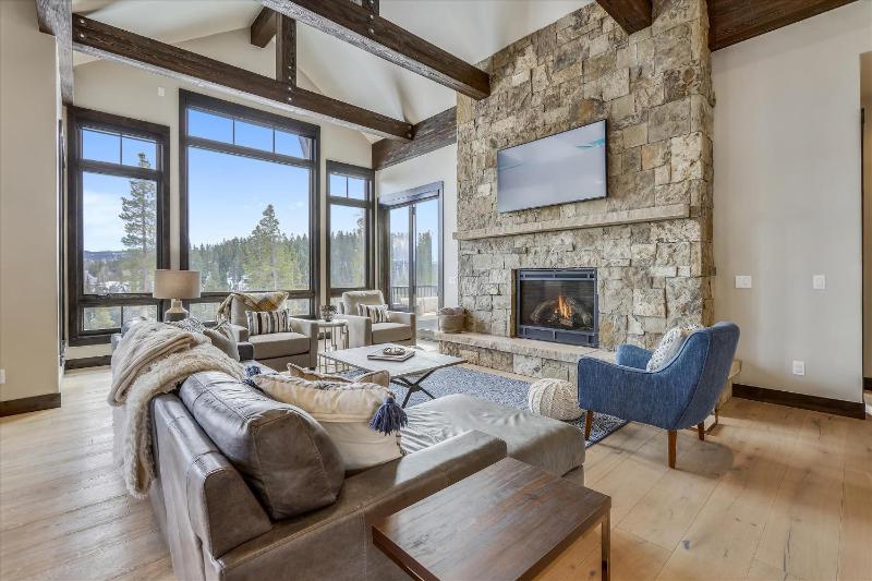 Barton Creek Vista: Secluded Peak 7 Home Hot Tub & Fireplace! - image 1