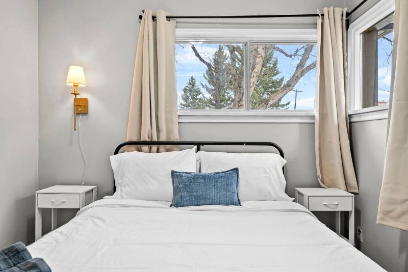 Modern House-3BR/Spacious good for 8/Free Parking - image 11