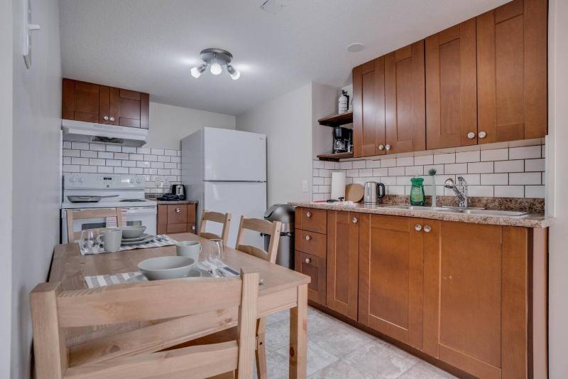 Edmonton House w/5BR/3BA/2Kitchens & Fenced Yard - image 10