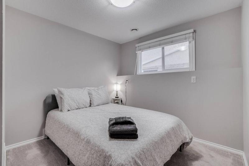 Edmonton House w/5BR/3BA/2Kitchens & Fenced Yard - image 22