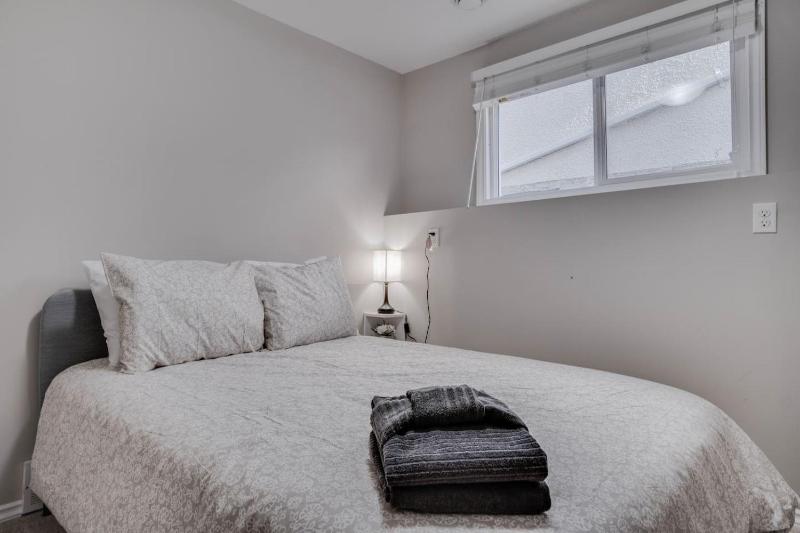 Edmonton House w/5BR/3BA/2Kitchens & Fenced Yard - image 30