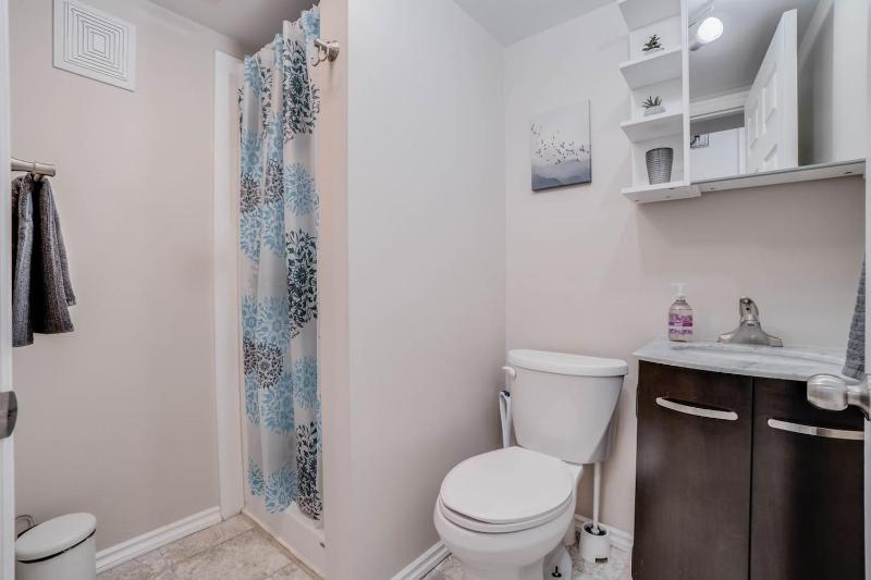 Edmonton House w/5BR/3BA/2Kitchens & Fenced Yard - image 23