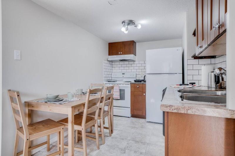Edmonton House w/5BR/3BA/2Kitchens & Fenced Yard - image 13