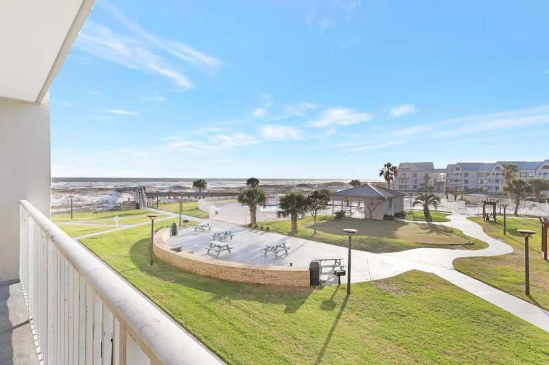 Gulf View Condo Pools Hot Tubs Boardwalk to Beach - image 4