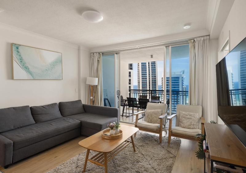 River Flow & City Glow - Level 31 Oasis at 3315 - image 11