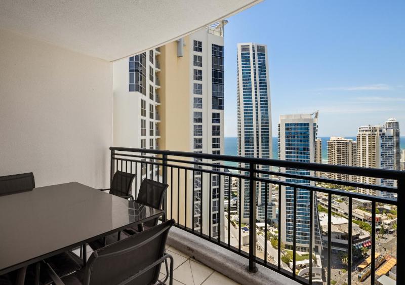 River Flow & City Glow - Level 31 Oasis at 3315 - image 7
