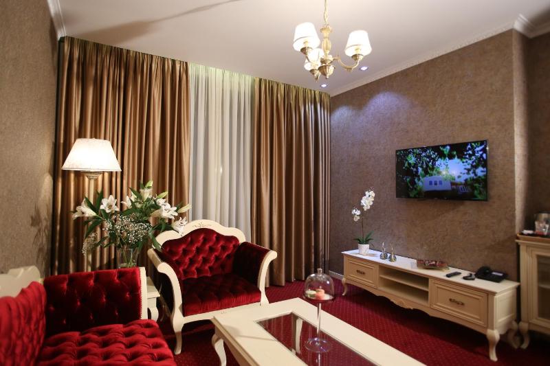 Superior Suite image 3